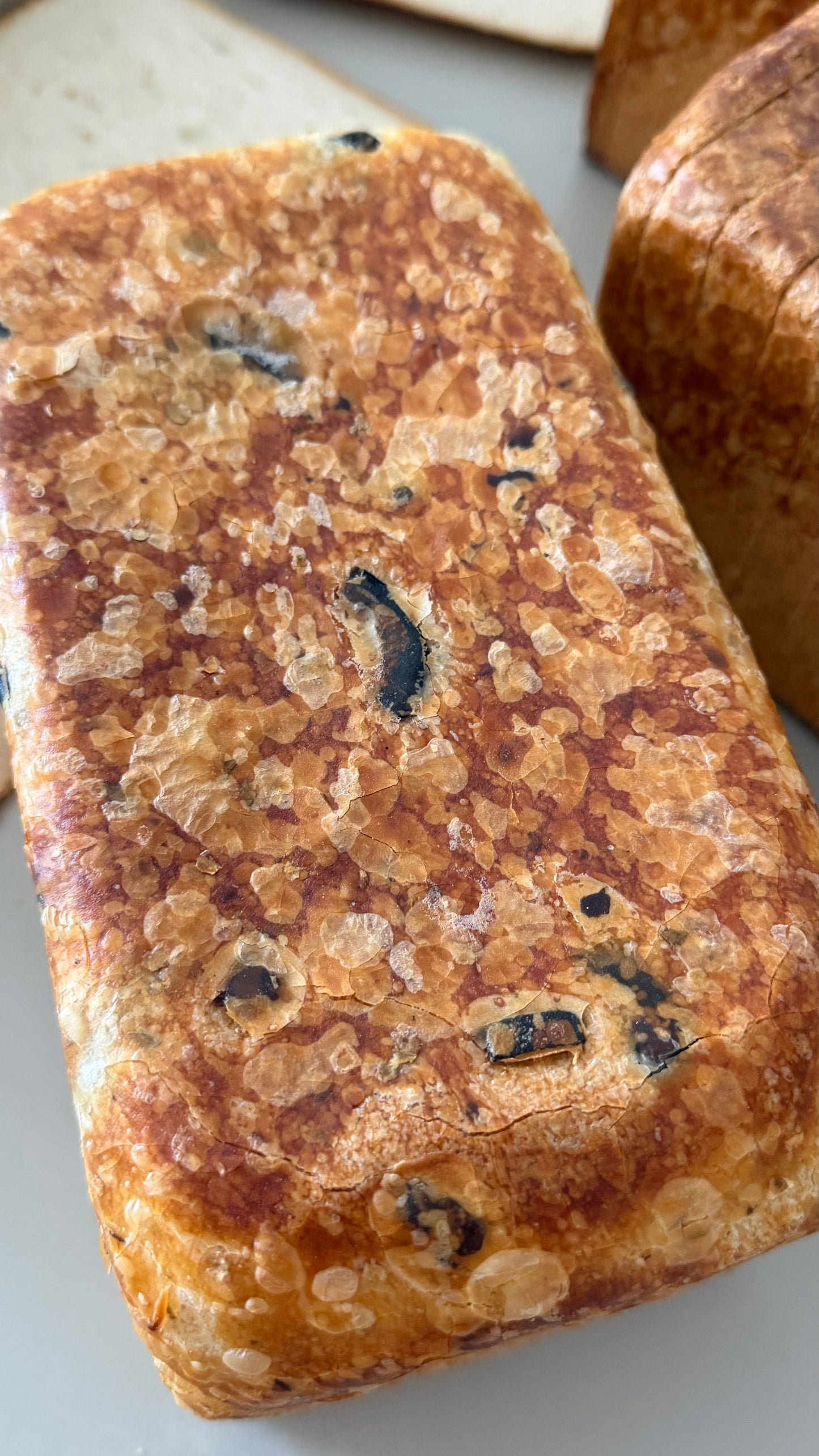 930g %100 Ekşi Mayalı Zeytinli Kekikli Tost Ekmeği