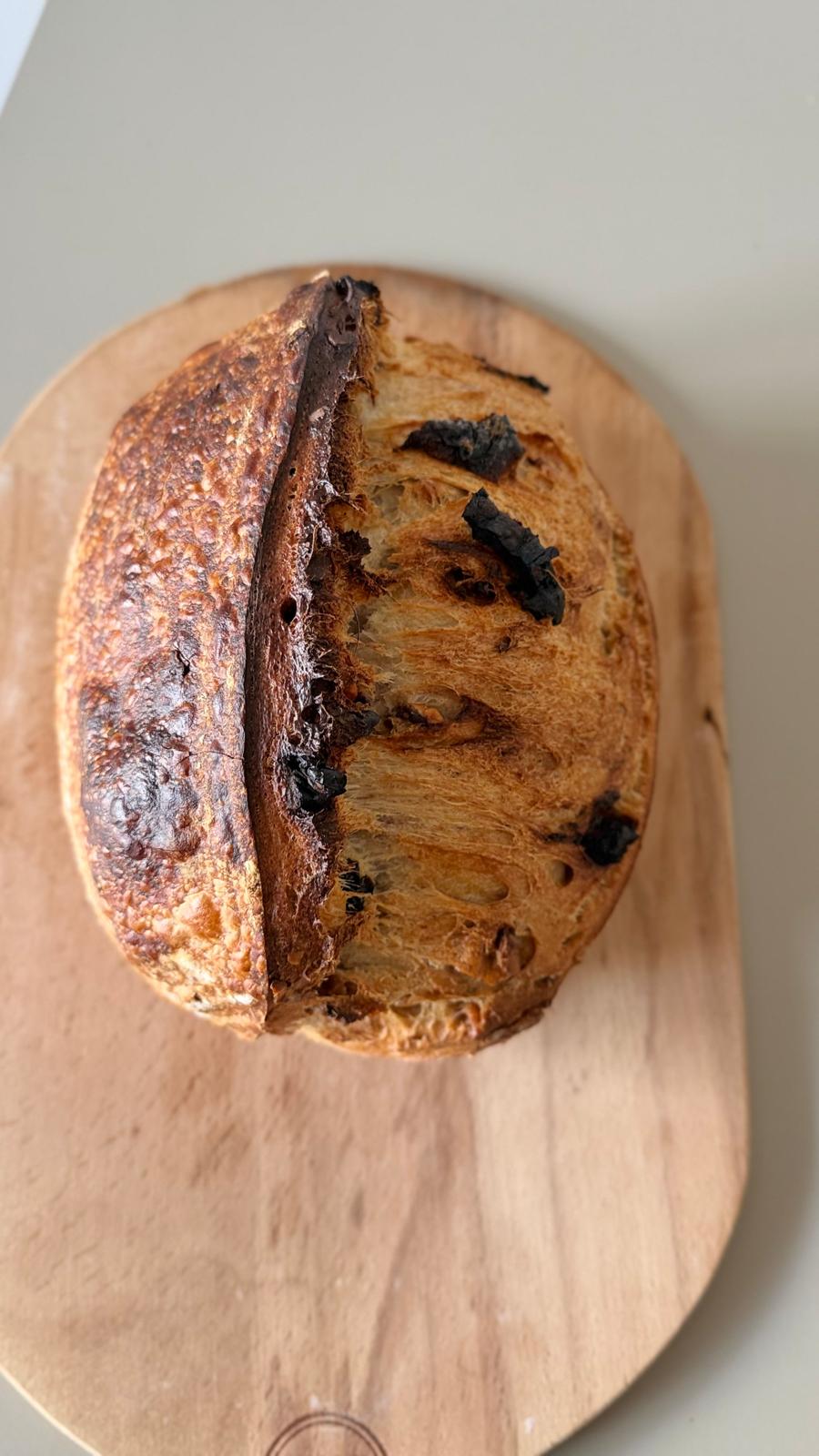 930g %100 Ekşi Mayalı Kuru Domatesli Cevizli Ekmek