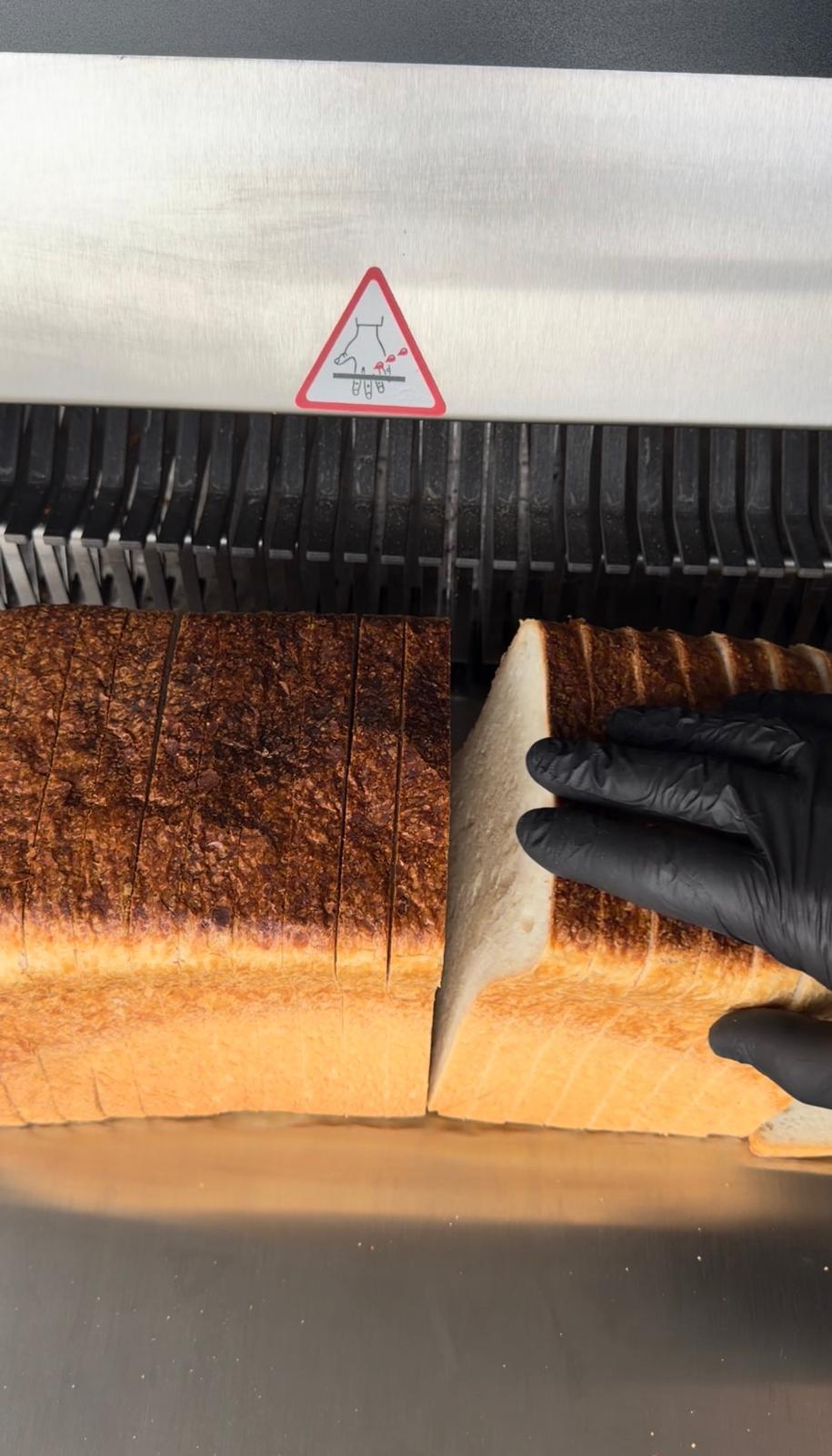 %100 Ekşi Mayalı XL Sütlü Tereyağlı Tost Ekmeği