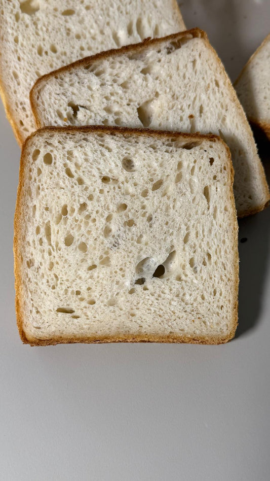 900g %100 Ekşi Mayalı Sütlü Tereyağlı Klasik Tost Ekmeği