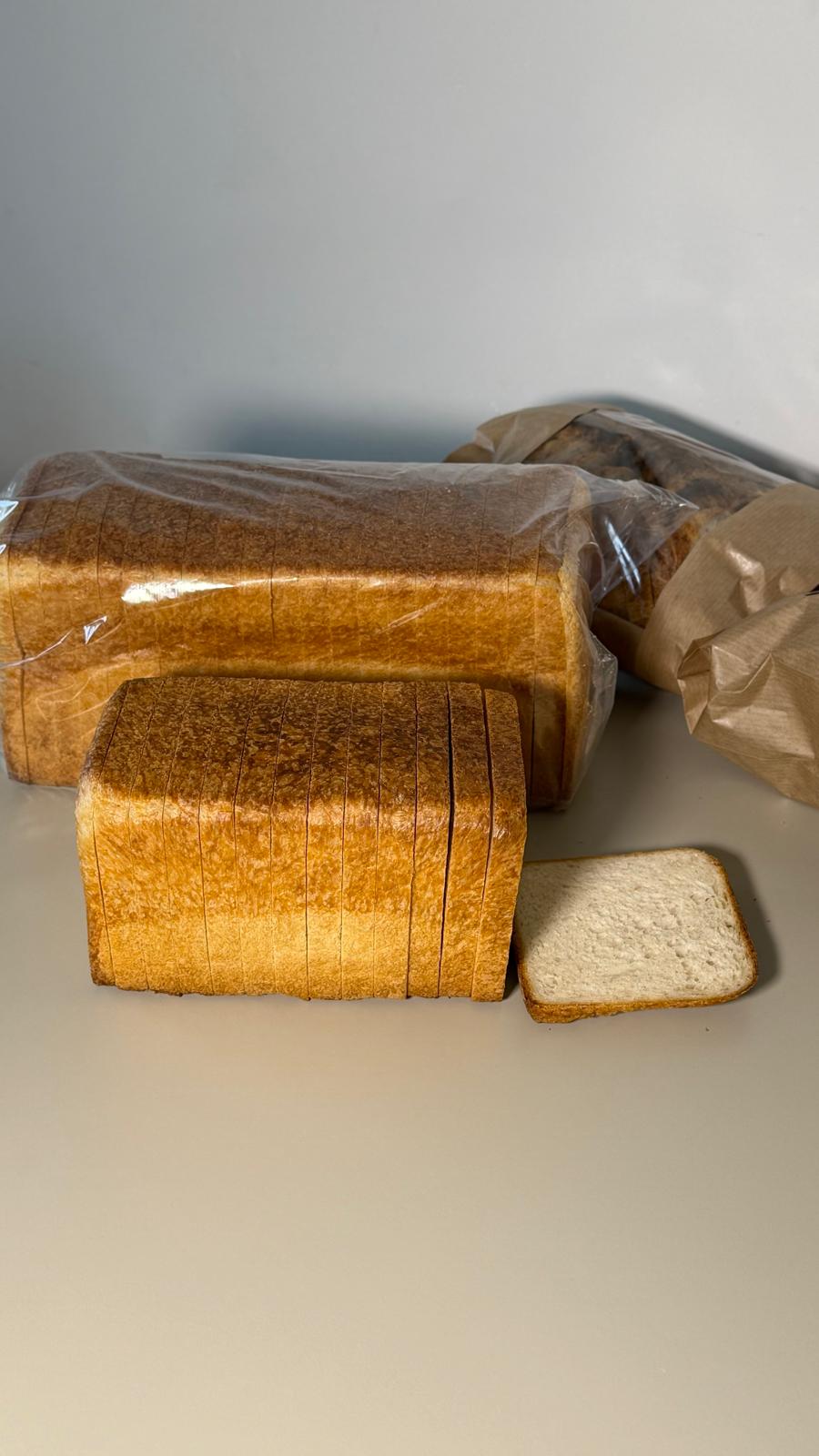 900g %100 Ekşi Mayalı Sütlü Tereyağlı Klasik Tost Ekmeği